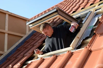 Pose de fenêtres de toit Velux à la Haye-Aubrée